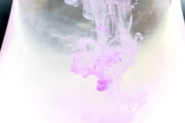 bir damla su dökme boya