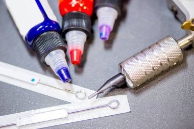 dövme donatım makine ve renkli mürekkep bir atölye