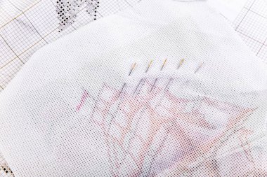 Yaratıcı dikiş malzemeleri ve aksesuarları bir tablo