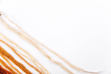 Yaratıcı dikiş malzemeleri ve aksesuarları bir tablo