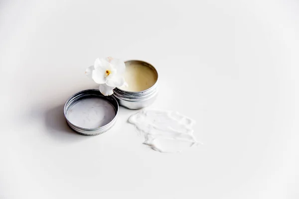 Coisas para maquiagem: lápis, rímel, delineador e sombra — Fotografia de Stock