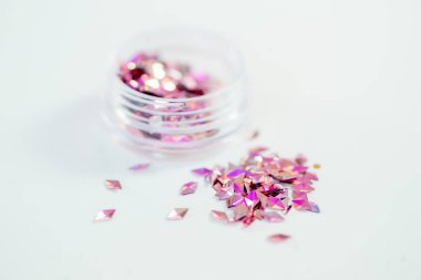 bir tabloda manikür için farklı şeyler