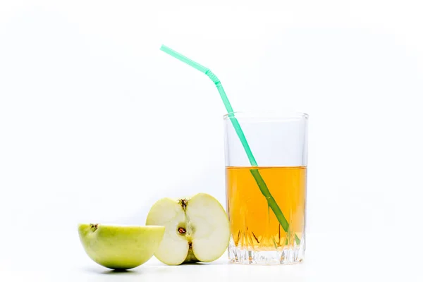 Diferentes frutas y jugos o batidos en un vaso — Foto de Stock