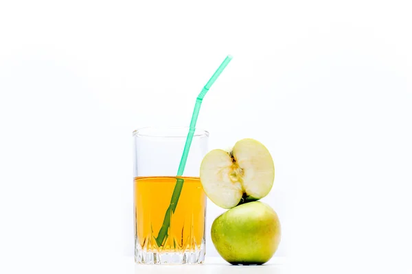 Farklı meyve ve meyve suyu ya da iki yüzlü bir cam — Stok fotoğraf