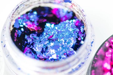 Farklı renkteki çivi pırıltılar koleksiyonu