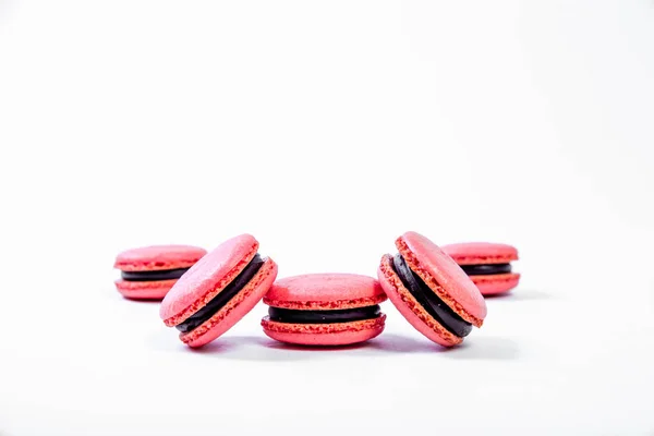 Varias Galletas Coloridas Macarrones Dulces Para Postre Sobre Fondo Blanco — Foto de Stock