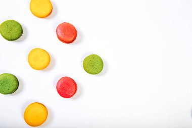 çeşitli renkli tatlı macarons kurabiye tatlı
