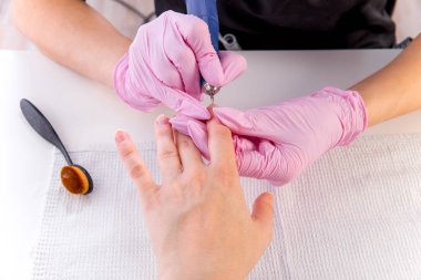 profesyonel manikür yordamda bir güzellik salonu