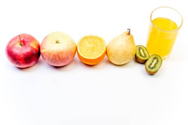 farklı meyve ve meyve suyu ya da iki yüzlü bir cam