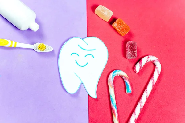 Toothbrushes and a toothpaste on a colorful background — Stock Photo, Image