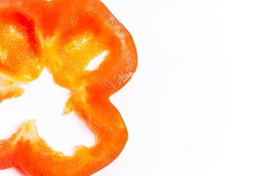 Beyaz arka planda yeni bir sebze grubu