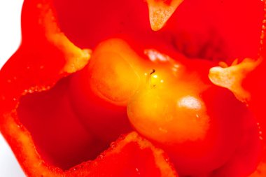 Beyaz arka planda yeni bir sebze grubu