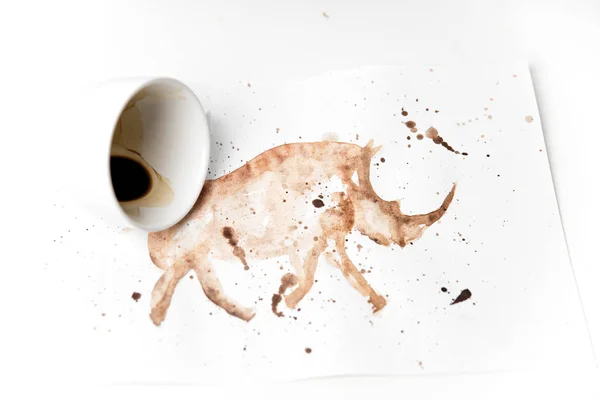 Warme koffie latte art op een witte achtergrond — Stockfoto