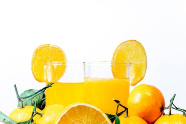 farklı meyve ve meyve suyu ya da iki yüzlü bir cam