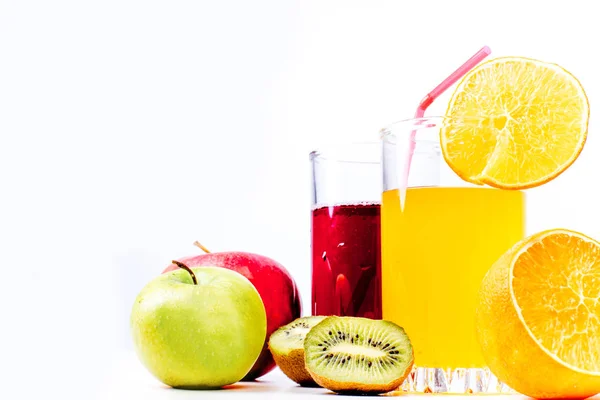 Különböző gyümölcs és gyümölcslé vagy egy pohár turmix — Stock Fotó