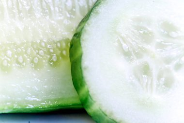 Beyaz arka planda yeni bir sebze grubu