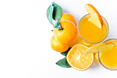 farklı meyve ve meyve suyu ya da iki yüzlü bir cam