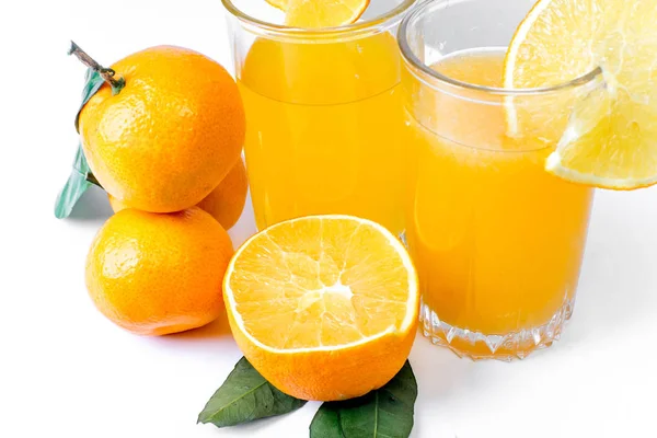 Frutas diferentes e suco ou smoothie em um copo — Fotografia de Stock