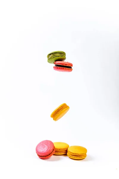 Vários biscoitos de macarons doces coloridos para sobremesa — Fotografia de Stock