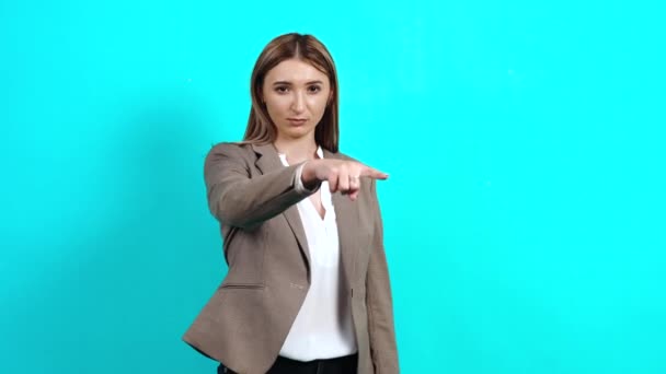 The happy young woman shows a gesture with her hand to say that she feels good. — Stock Video