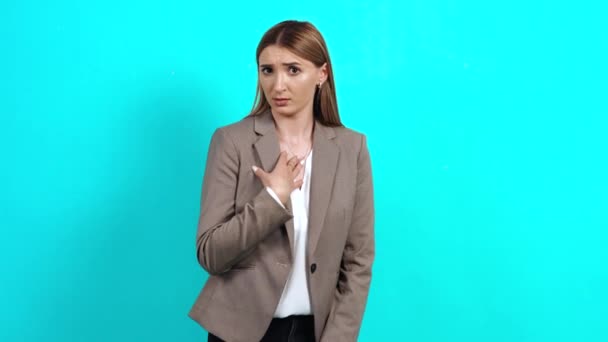 The shocked disappointed woman, with brown hair in a business suit — Stock Video