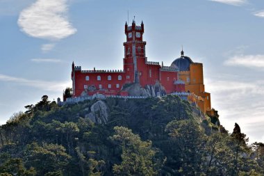 Sintra Kalesi 'nin uzaktan görünüşü