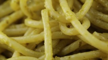 Pesto biyo spagetti