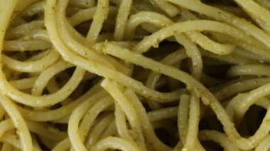 Pesto biyo spagetti