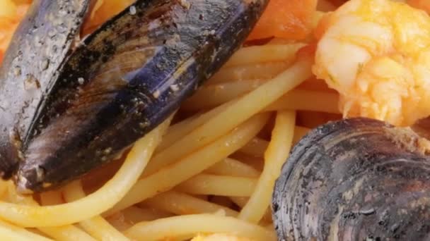 Спагетти Биопродуктами Морепродуктов — стоковое видео