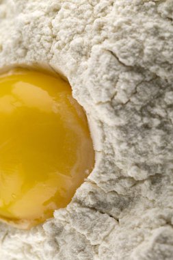 un ve yumurta sarısı