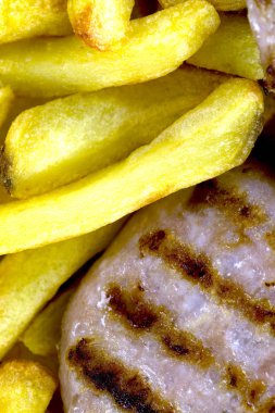 Hamburger ve patates kızartması