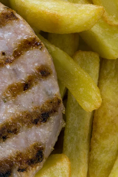 Hamburger ve patates kızartması