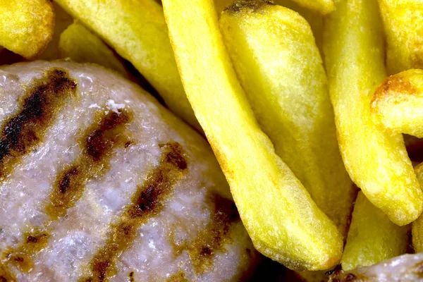 Hamburger ve patates kızartması