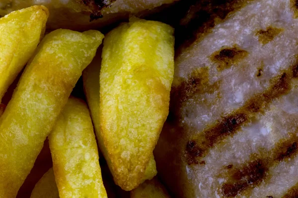 Hamburger ve patates kızartması