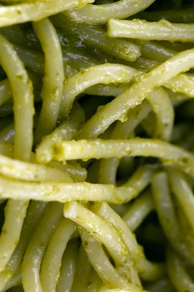 Spagetti sosu pesto ile