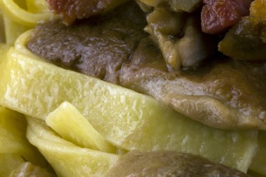 Porcini mantar ve pastırma tagliatelle