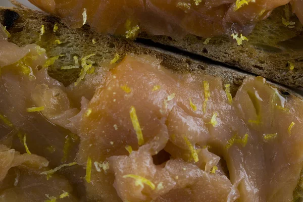 Bruschetta somon bio içeren
