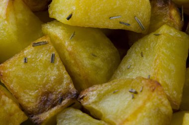 patates fırında pişirilir