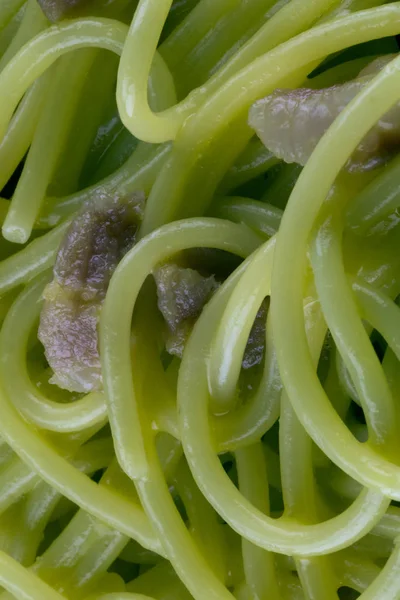 Spagetti carbonara bio içeren