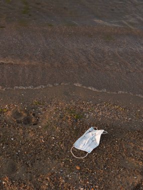 Maske sahile atıldı - Görüntü Romanya 'nın Köstence sahilinde çekildi.