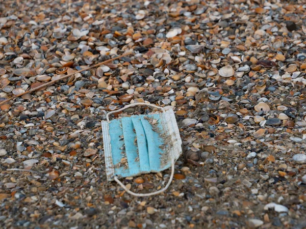 Mask Kastas Bort Stranden Bild Tagen Stranden Constanta Rumänien — Stockfoto