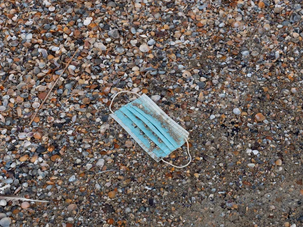 Mask Kastas Bort Stranden Bild Tagen Stranden Constanta Rumänien — Stockfoto