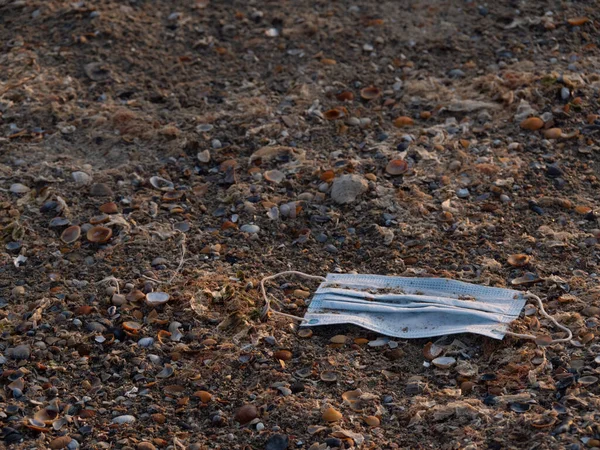 Mask Thrown Away Beach Image Taken Beach Constanta Romania — Stock Photo, Image