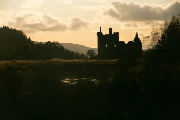Castelo Kilchurn Silhueta Escócia Pouco Antes Pôr Sol Uma Imagem — Fotografia de Stock