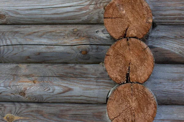 Log close-up, textura de madeira cinza-marrom, fundo — Fotografia de Stock