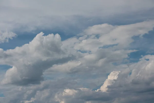 空の白い雲青い空 — ストック写真