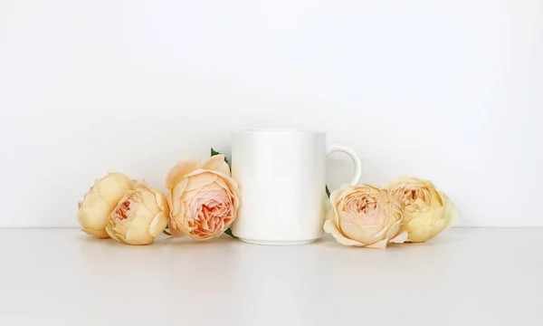 White Coffee Mug Mockup Roses Empty Mug Mock Design Promotion — Stock Photo, Image
