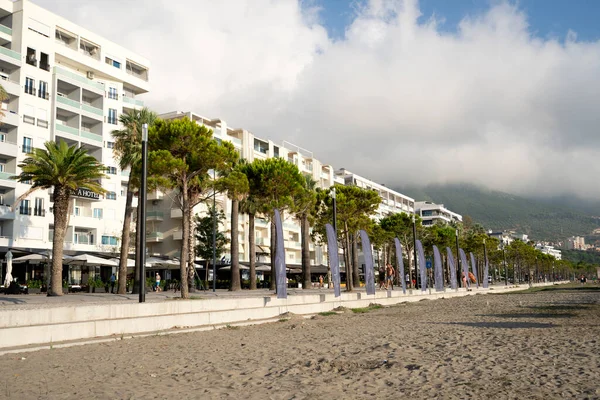 Estrada Asfalto Cercada Por Palmeiras Cidade Resort — Fotografia de Stock