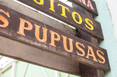 El Salvador 'un tipik yemek isimleri olan masalar