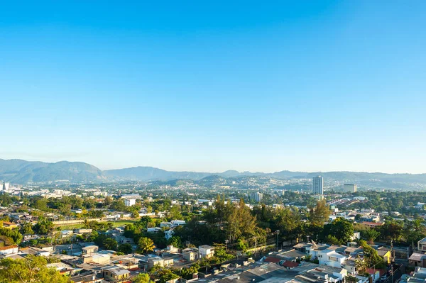 San Salvador şehri yaz günlerinde panoramik